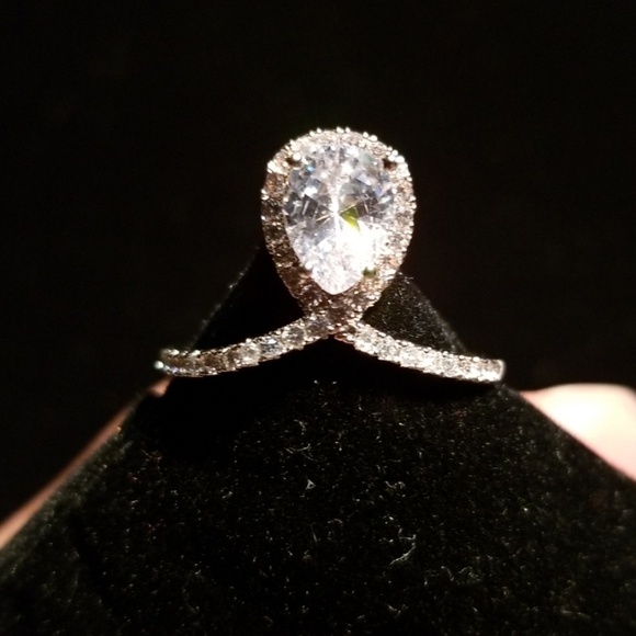 Baubles Jewelry - CUBIC ZIRCONIUM RING